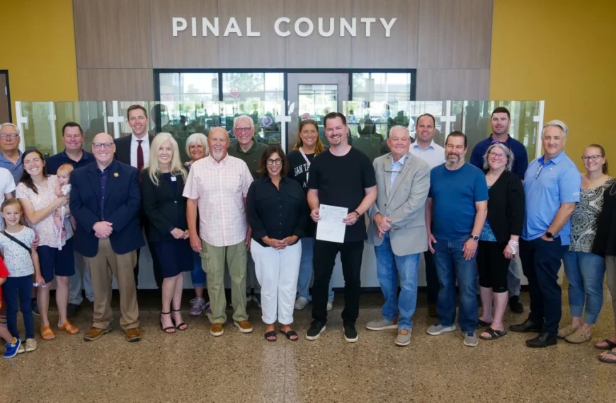 San Tan Valley Inc. Submit Petition Signatures for Incorporation Effort